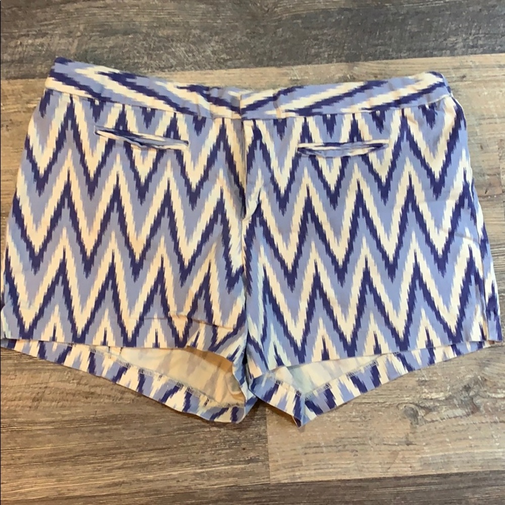 Gap- stretch shorts. Used great condition 16